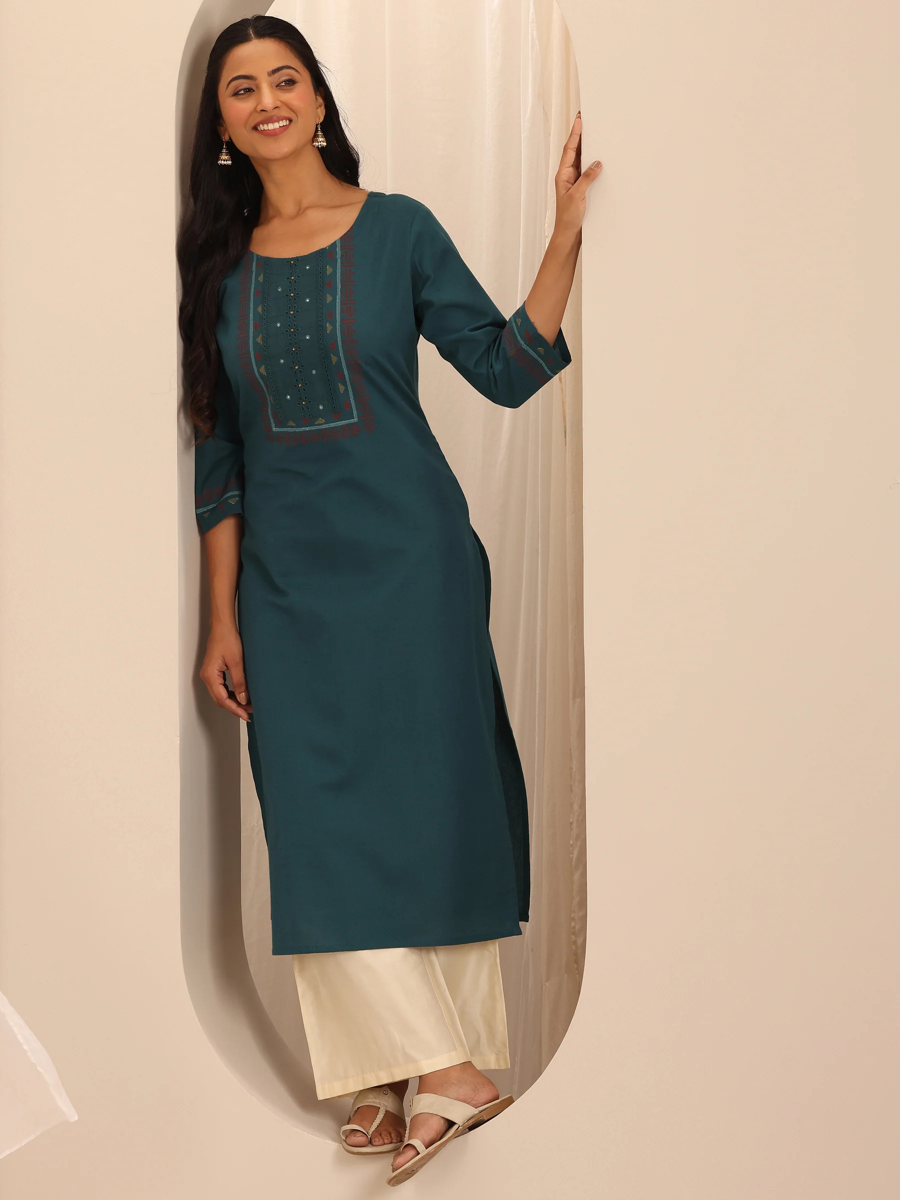 98212O_6Main.webp Teal Printed Cotton Blend Straight Kurta - Image 1